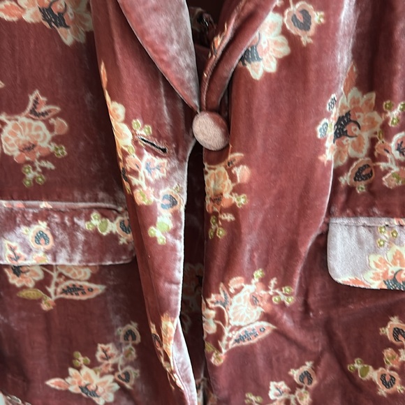 Hutch Floral Velvet Robe Set in Burgundy and Gold - Picture 7 of 10